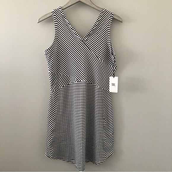 Tail Activewear Stripe V Neck Dress with Cross Over Panel NEW - Picture 2 of 7